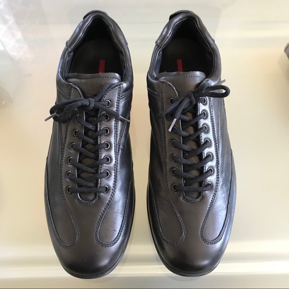 prada red stripe